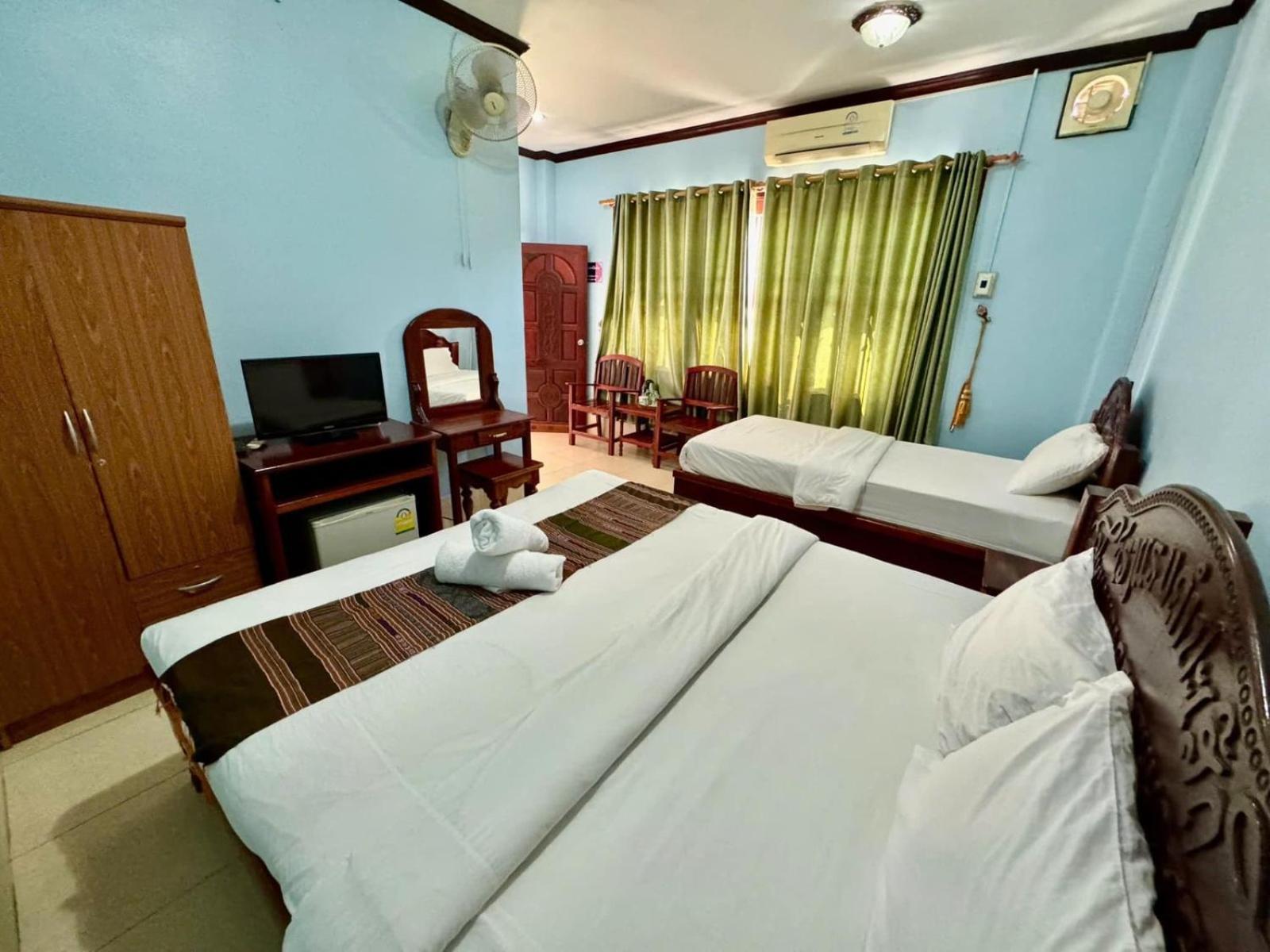 Khampaseuth Hotel Vang Vieng Exterior photo